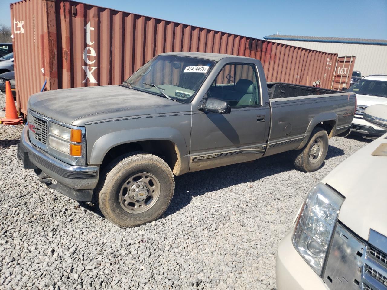 1998 GMC Sierra 2500, VIN 1GTGK24R4WZ551100 — Rear end