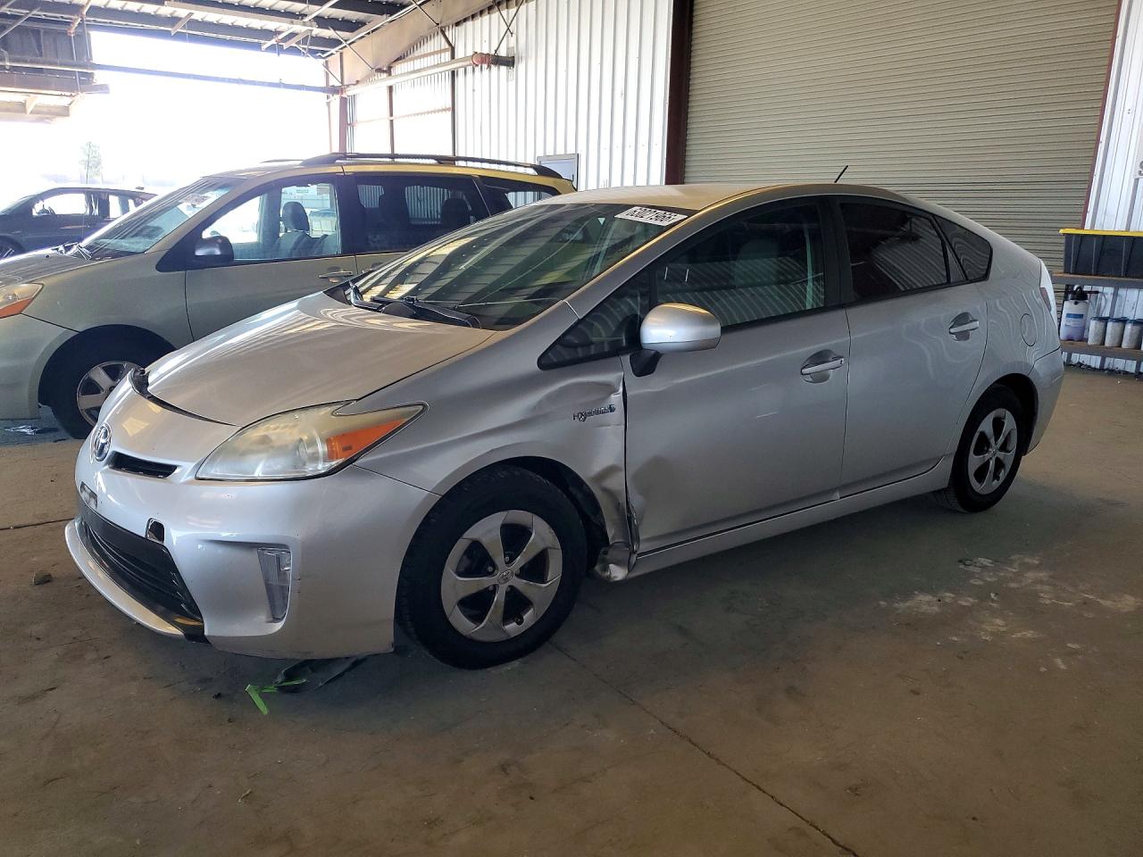 2013 Toyota Prius Two, VIN JTDKN3DU2D0338109 — Front end