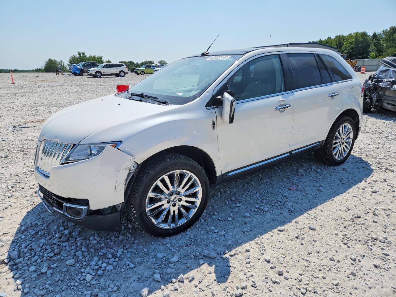 2011 Lincoln MKX, VIN 2LMDJ8JK2BBJ00373 — Front end
