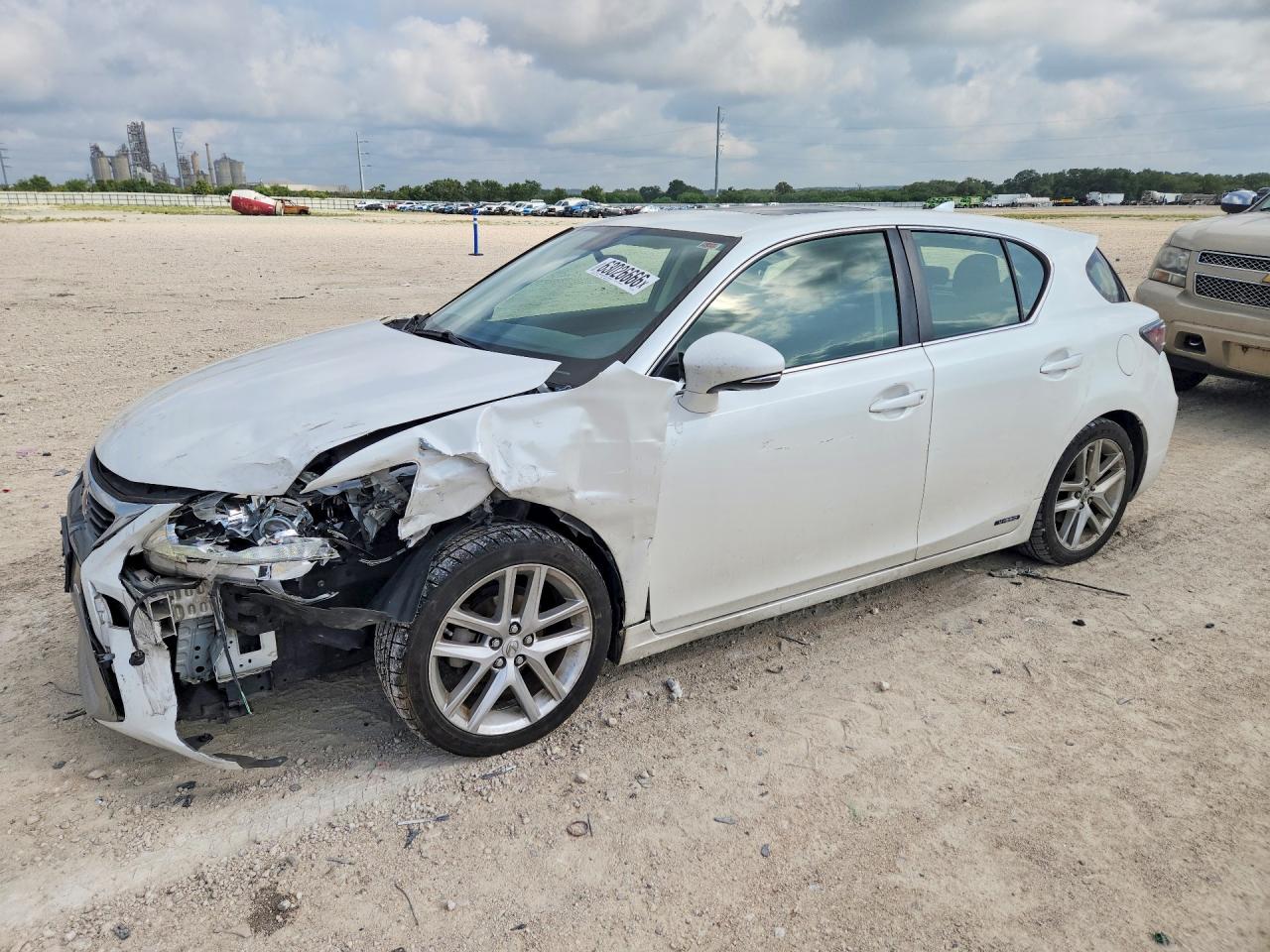 2015 Lexus CT 200h, VIN JTHKD5BH4F2225627 — Front end