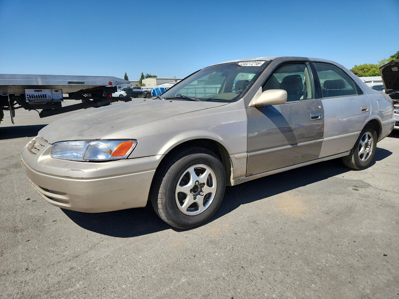 1999 Toyota Camry LE, VIN 4T1BG28KXXU488667 — Front end