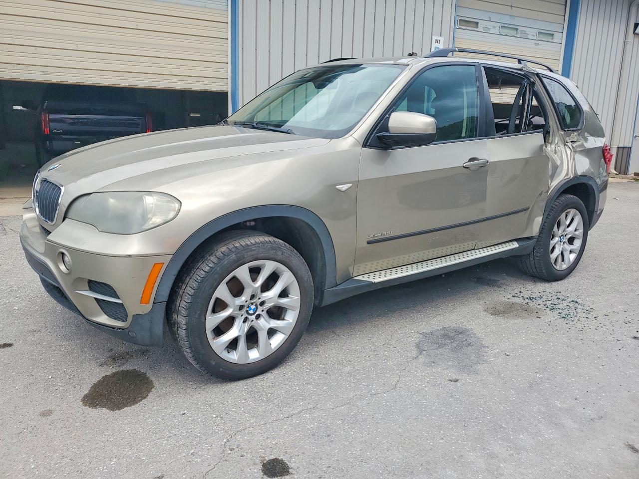 2011 BMW X5 35i, VIN 5UXZV4C57BL406588 — Зад