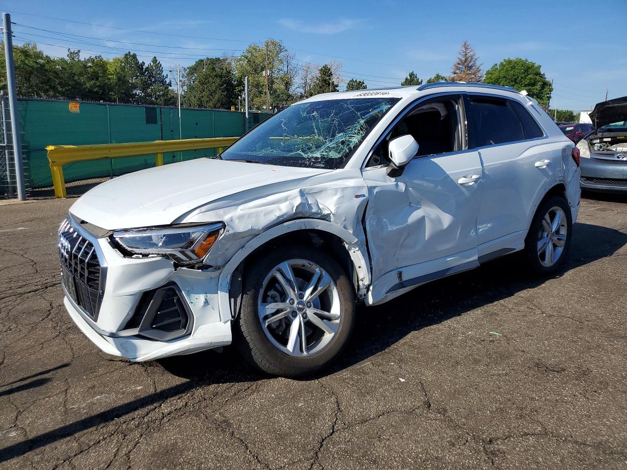 2020 Audi Q3 S line Premium Plus, VIN WA1EECF34L1125232 — Бок