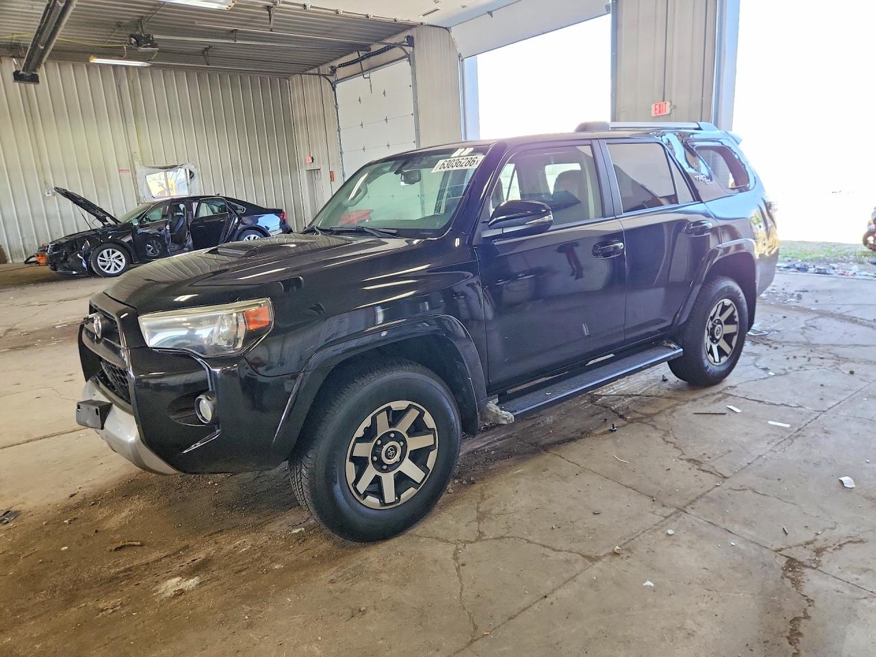 2018 Toyota 4Runner TRD Off Road Premium, VIN JTEBU5JR0J5597609 — Rear end