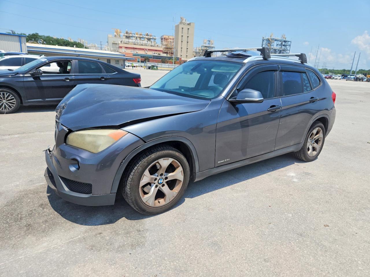 2013 BMW X1 28i, VIN WBAVM1C52DVW44810 — Front end