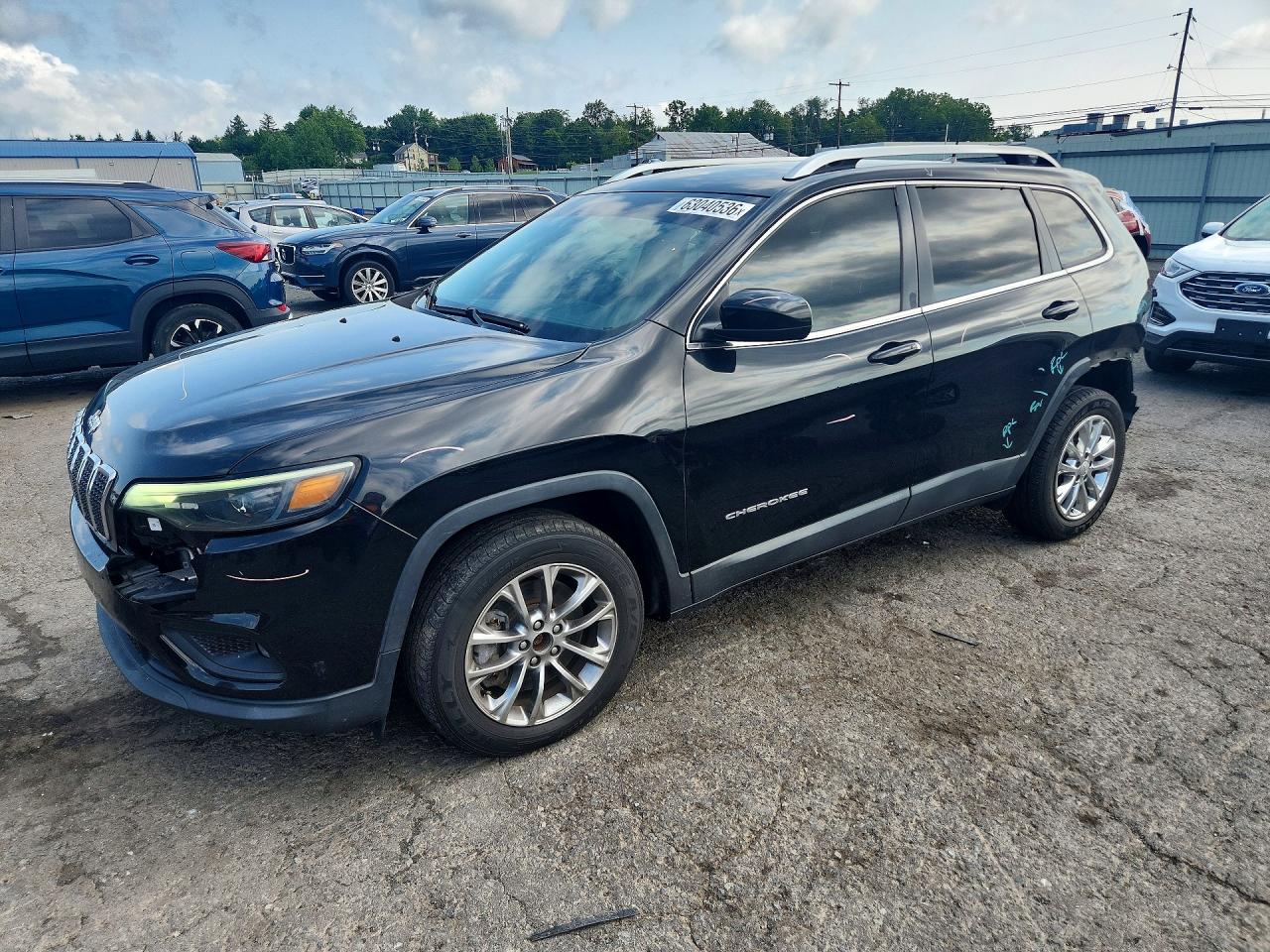 2019 Jeep Cherokee Latitude Plus, VIN 1C4PJLLX9KD205236 — Rear end