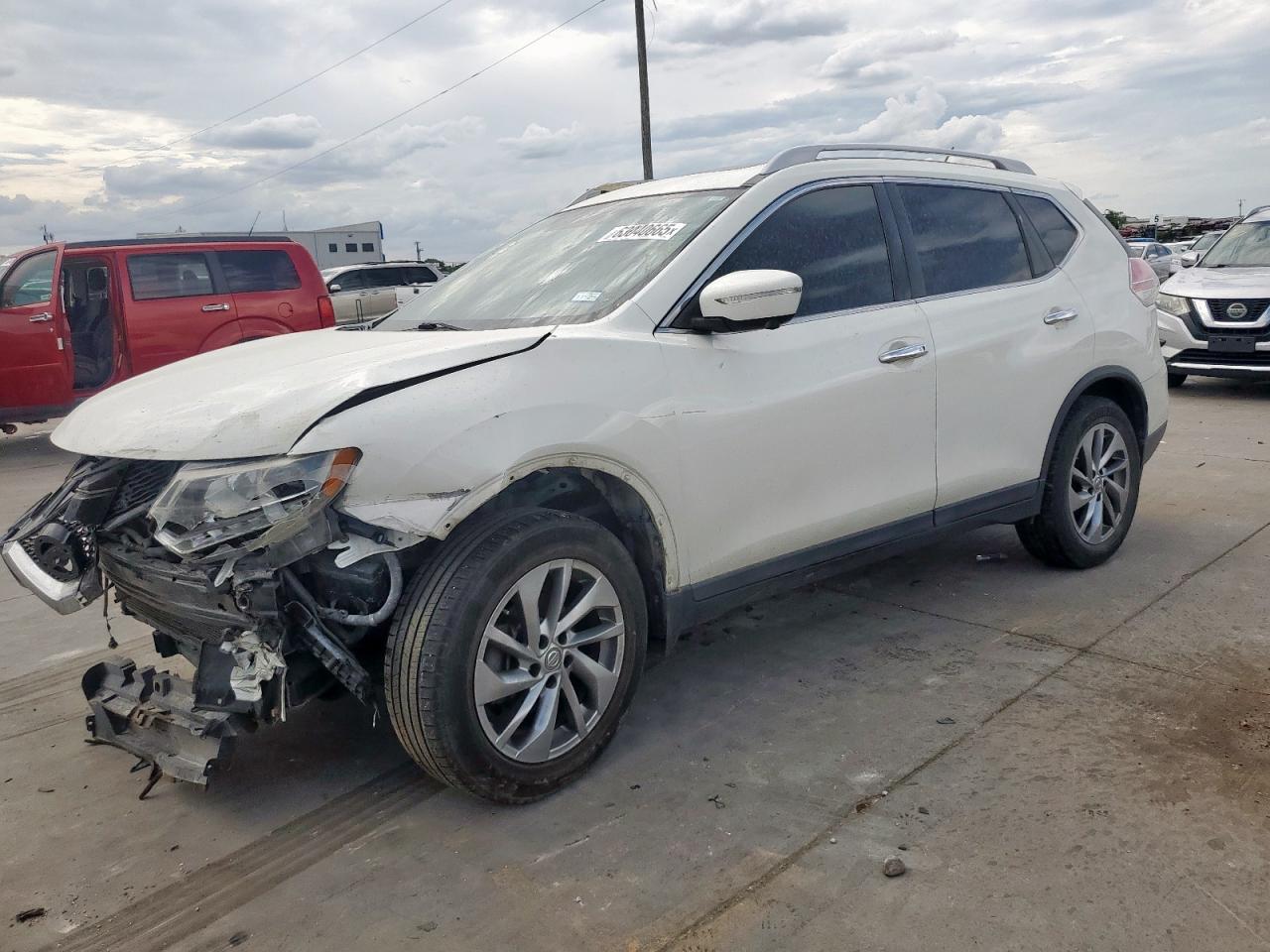 2015 Nissan Rogue SL, VIN 5N1AT2MV7FC898600 — Front end