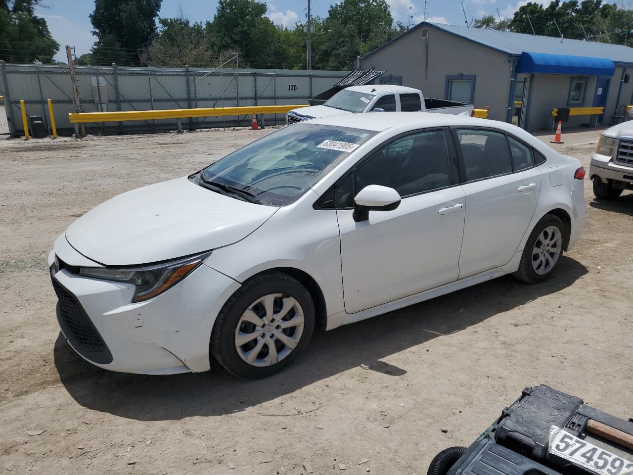 2021 Toyota Corolla LE, VIN 5YFEPMAE1MP246098 — Auction photo