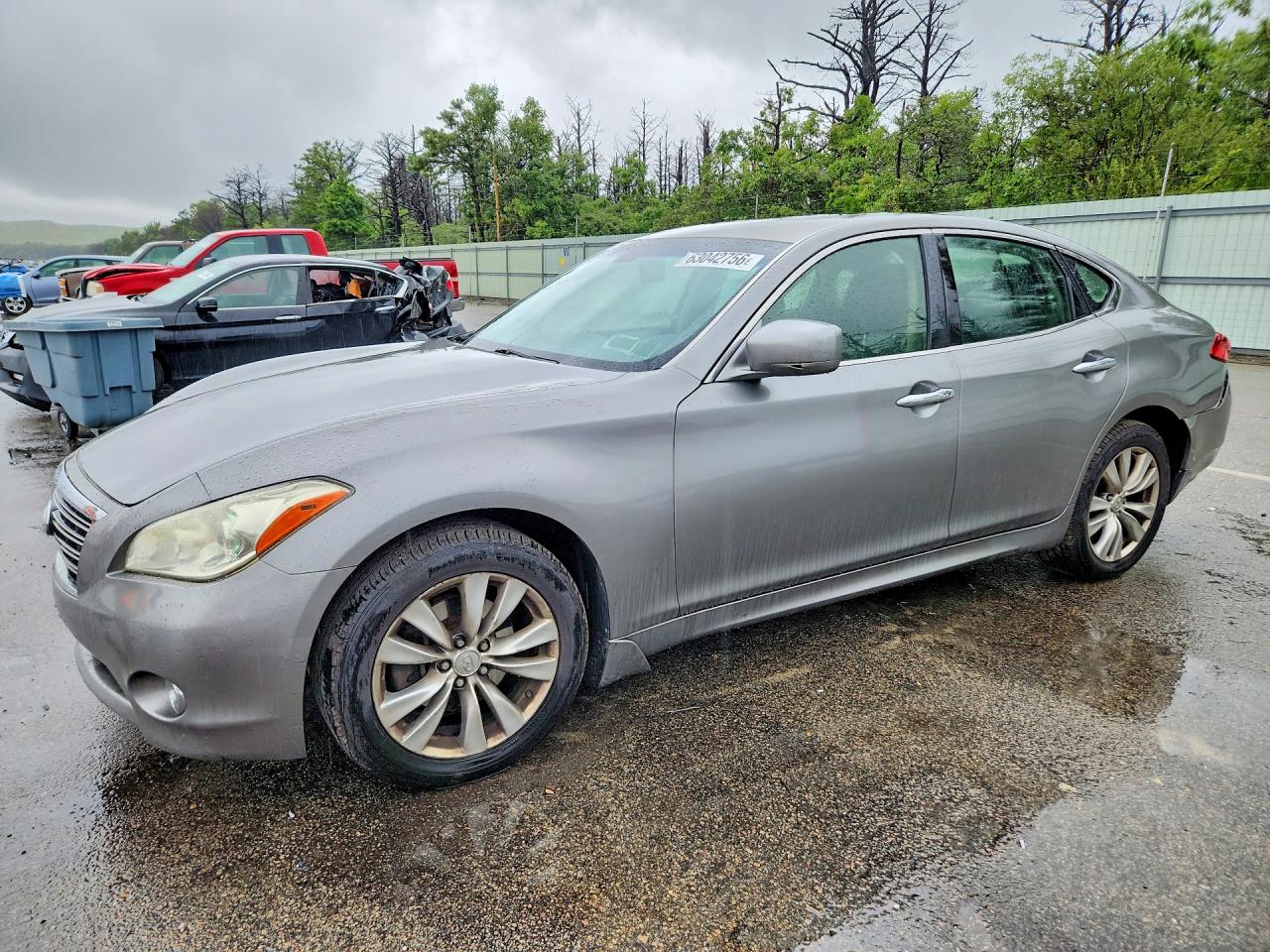 2013 Infiniti M, VIN JN1BY1AR0DM600183 — Side