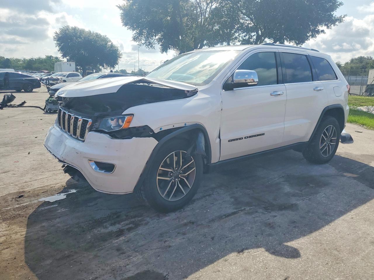 2021 Jeep Grand Cherokee Limited, VIN 1C4RJEBG5MC802737 — Front end
