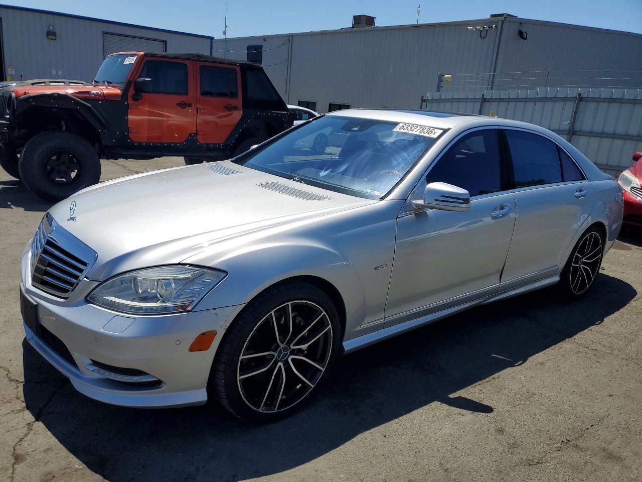 2012 Mercedes-Benz S 550, VIN WDDNG7DBXCA437174 — Minor dents and scratches