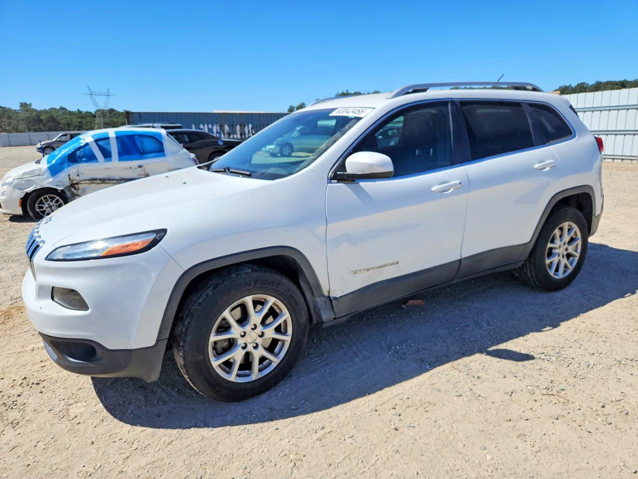 2015 Jeep Cherokee Latitude, VIN 1C4PJMCB5FW678989 — Мелкие вмятины и царапины