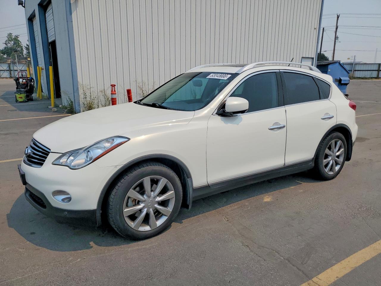 2015 Infiniti QX50 Journey, VIN JN1BJ0HR2FM772092 — Rear end