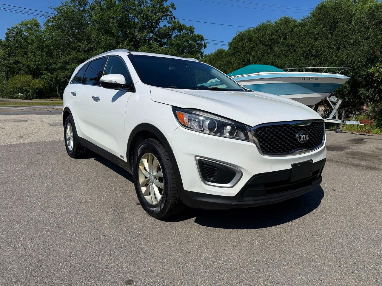 2017 Kia Sorento LX, VIN 5XYPGDA33HG329369 — Minor dents and scratches