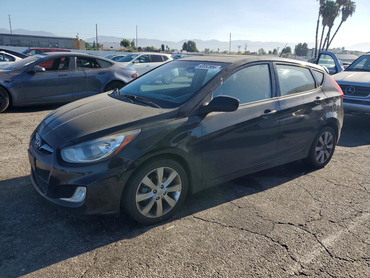 2012 Hyundai Accent SE, VIN KMHCU5AE5CU004613 — Minor dents and scratches