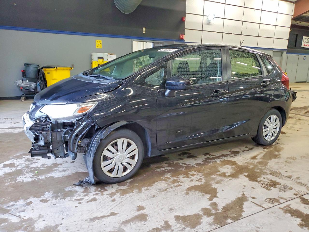 2017 Honda Fit LX, VIN JHMGK5H59HS017108 — Перед