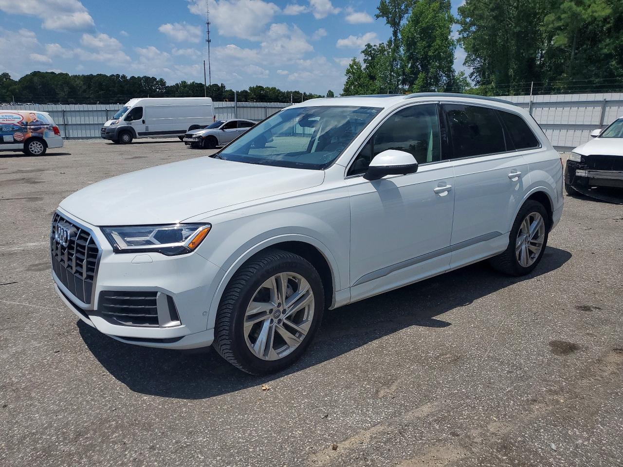 2020 Audi Q7 Premium Plus, VIN WA1LXAF78LD002752 — Зад
