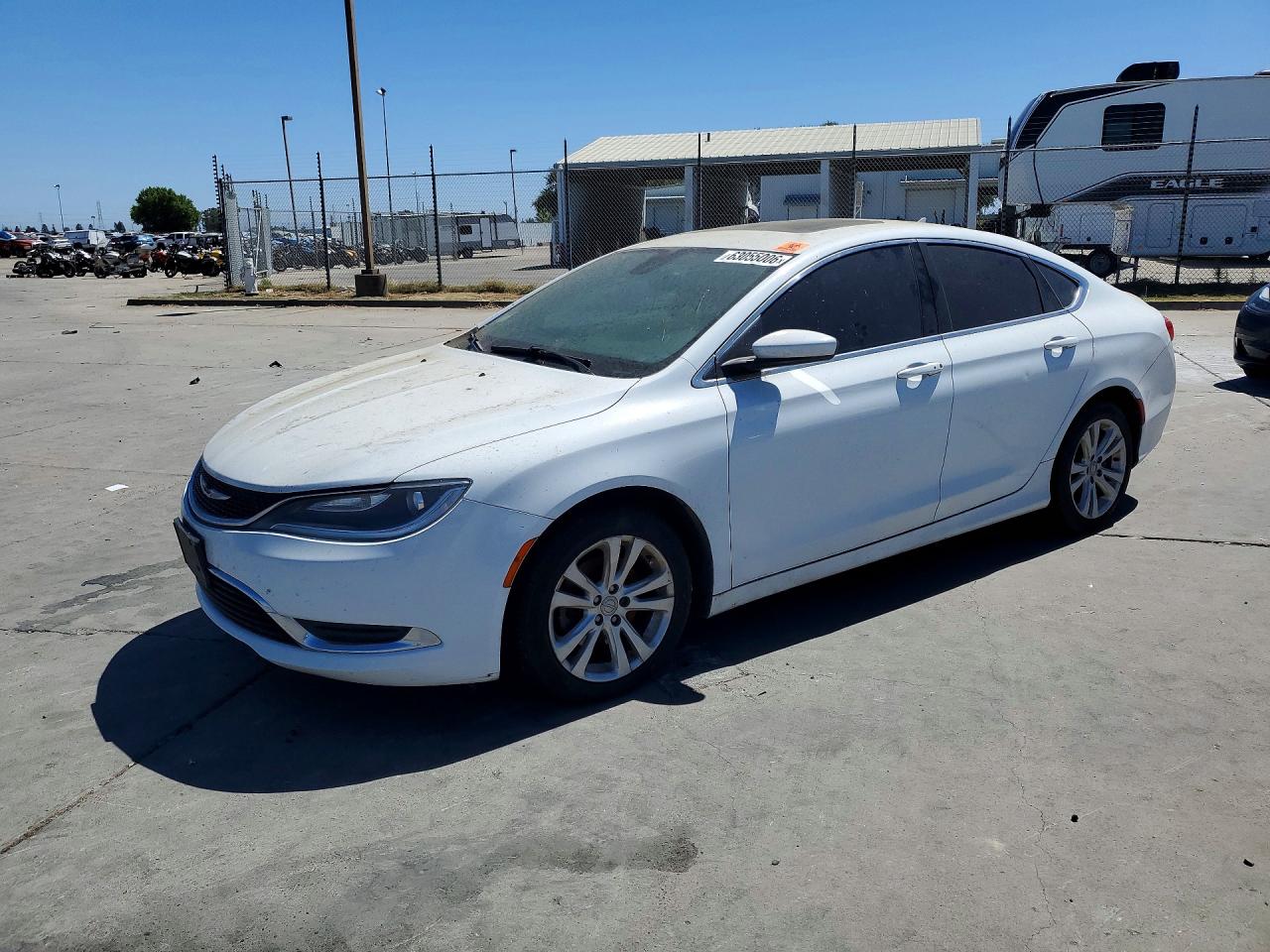 2015 Chrysler 200 Limited, VIN 1C3CCCAB5FN672531 — Side