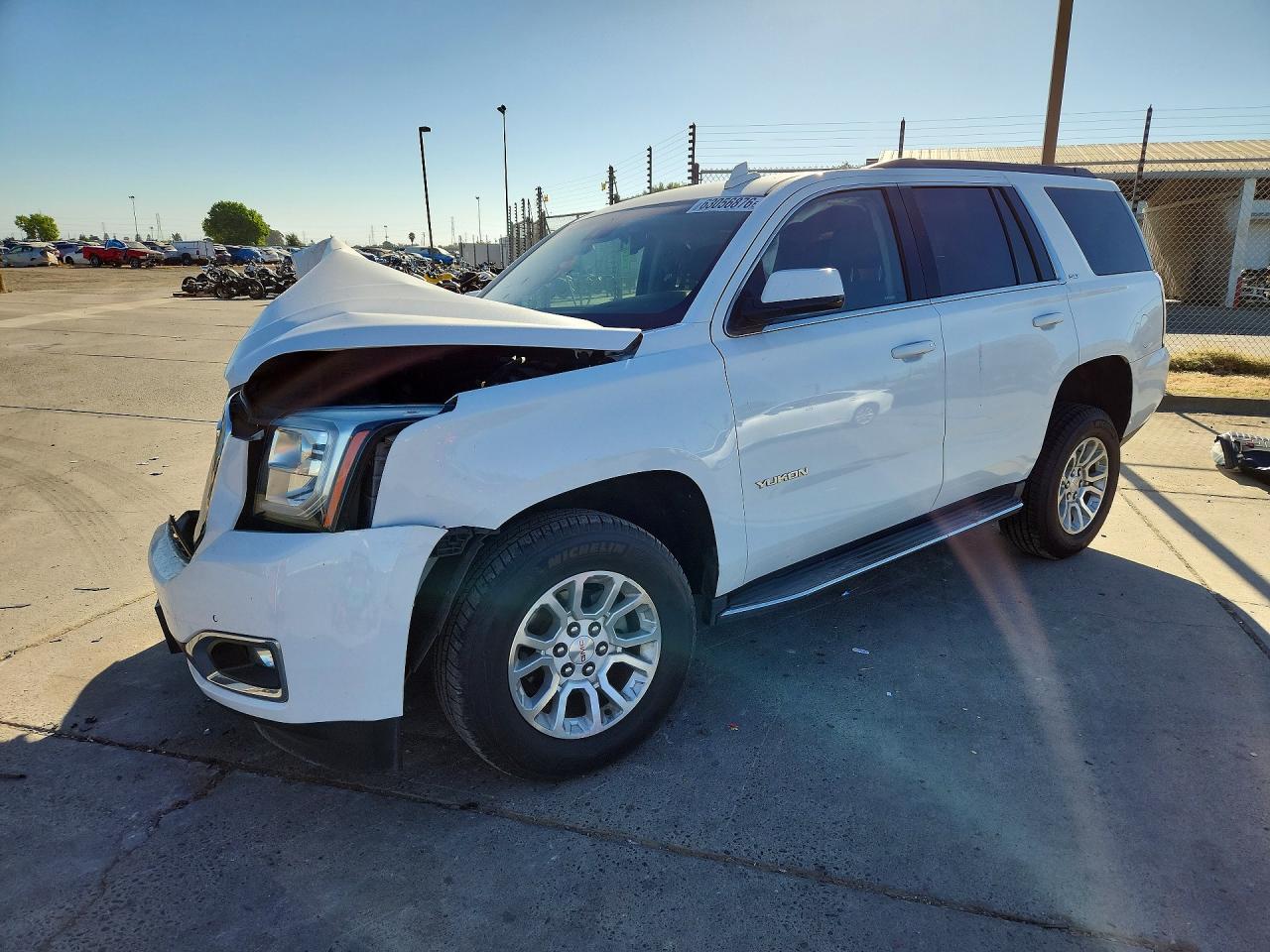 2018 GMC Yukon SLT, VIN 1GKS2BKC8JR388649 — Перед