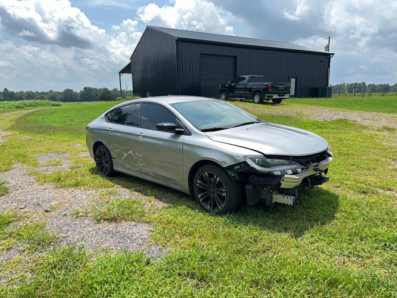 2017 Chrysler 200 Touring, VIN 1C3CCCFB8HN504085 — Перед