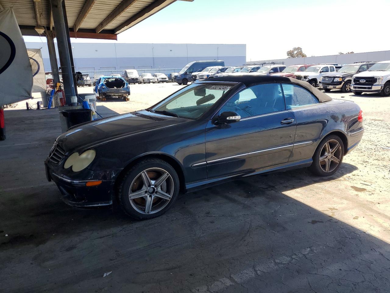 2005 Mercedes-Benz CLK 500, VIN WDBTK75J55F127945 — Front end