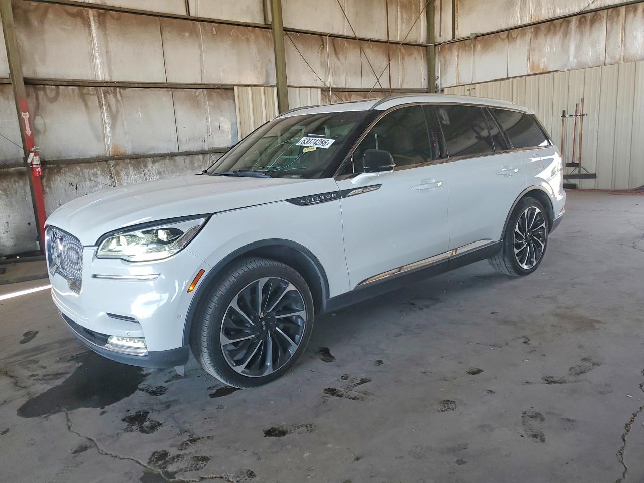 2020 Lincoln Aviator Reserve, VIN 5LM5J7XC7LGL32632 — Бок