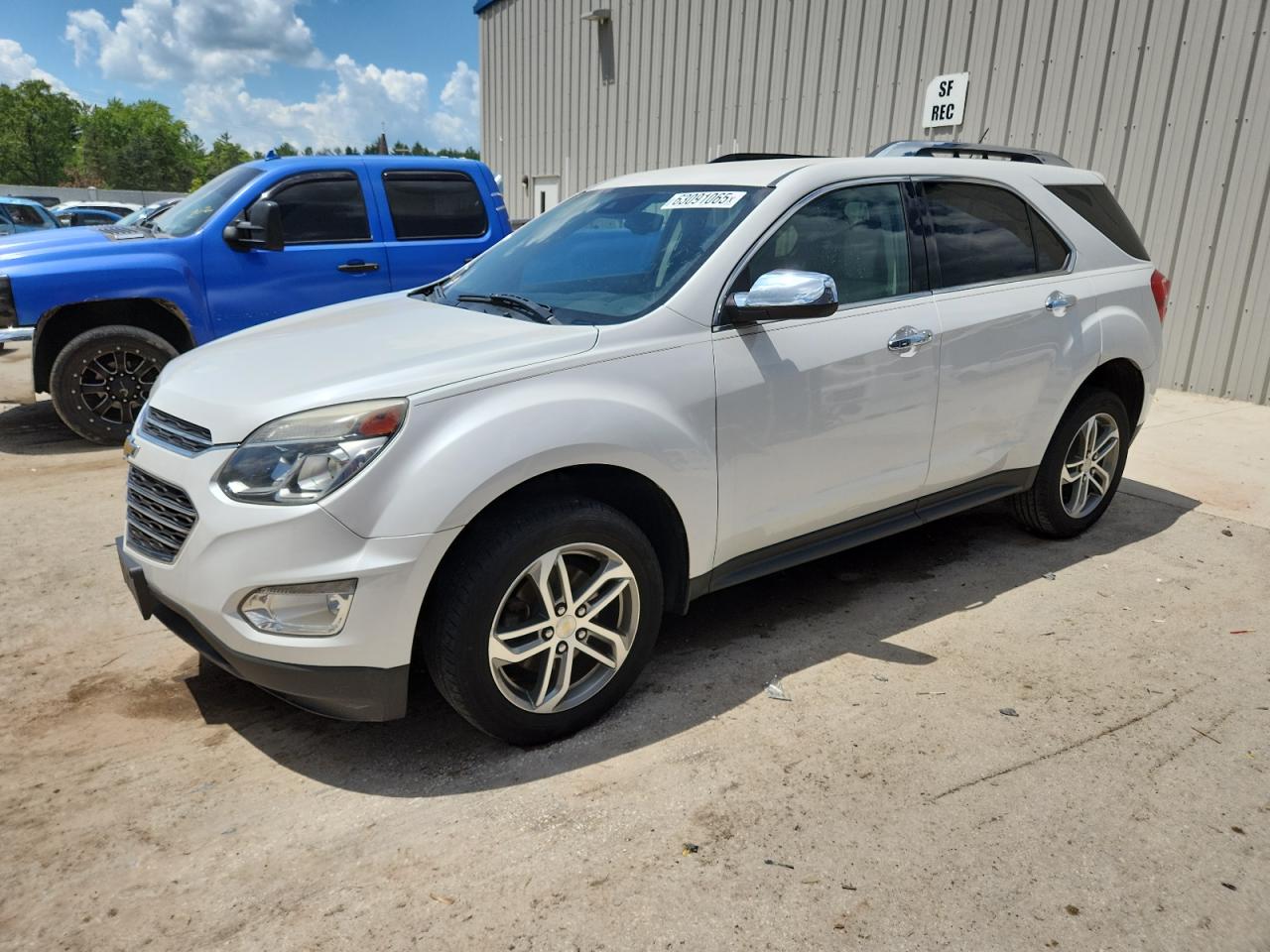 2017 Chevrolet Equinox Premier, VIN 2GNFLGE35H6216353 — Side