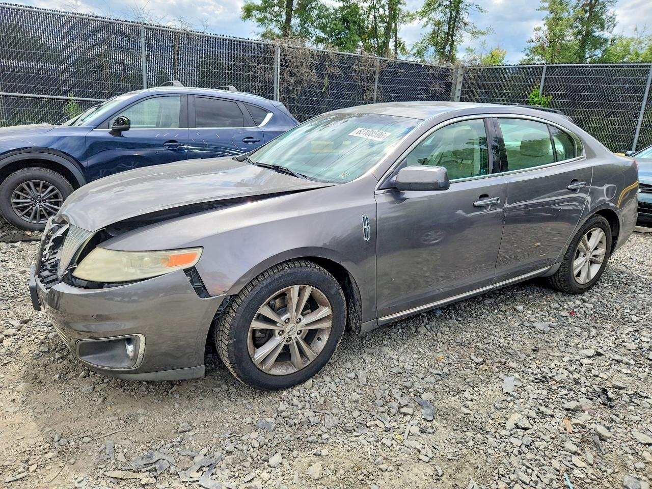 2011 Lincoln MKS, VIN 1LNHL9DR3BG607748 — Перед