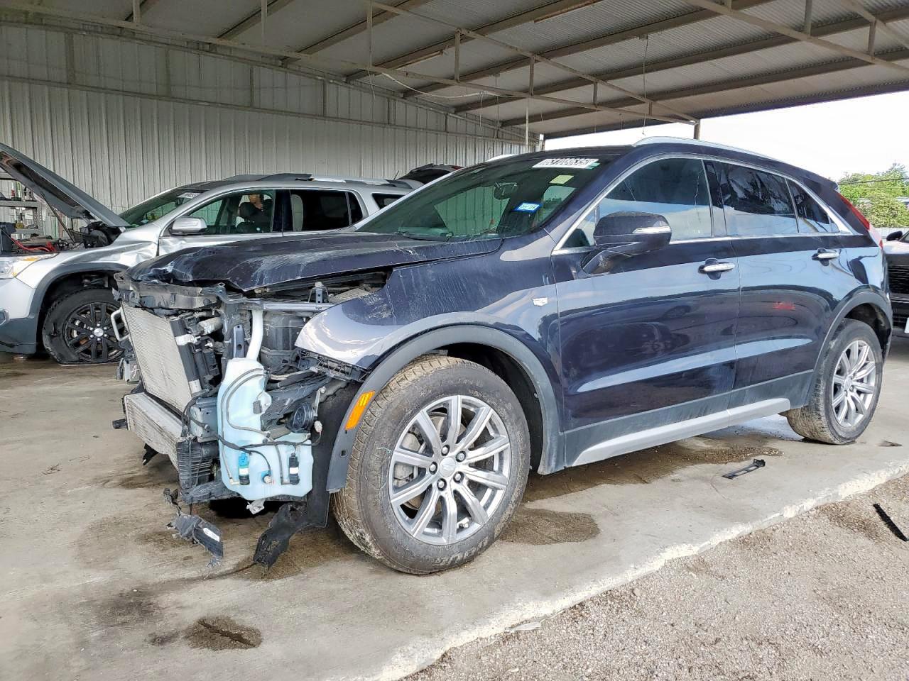 2022 Cadillac XT4 FWD Premium Luxury, VIN 1GYFZCR44NF151123 — Front end