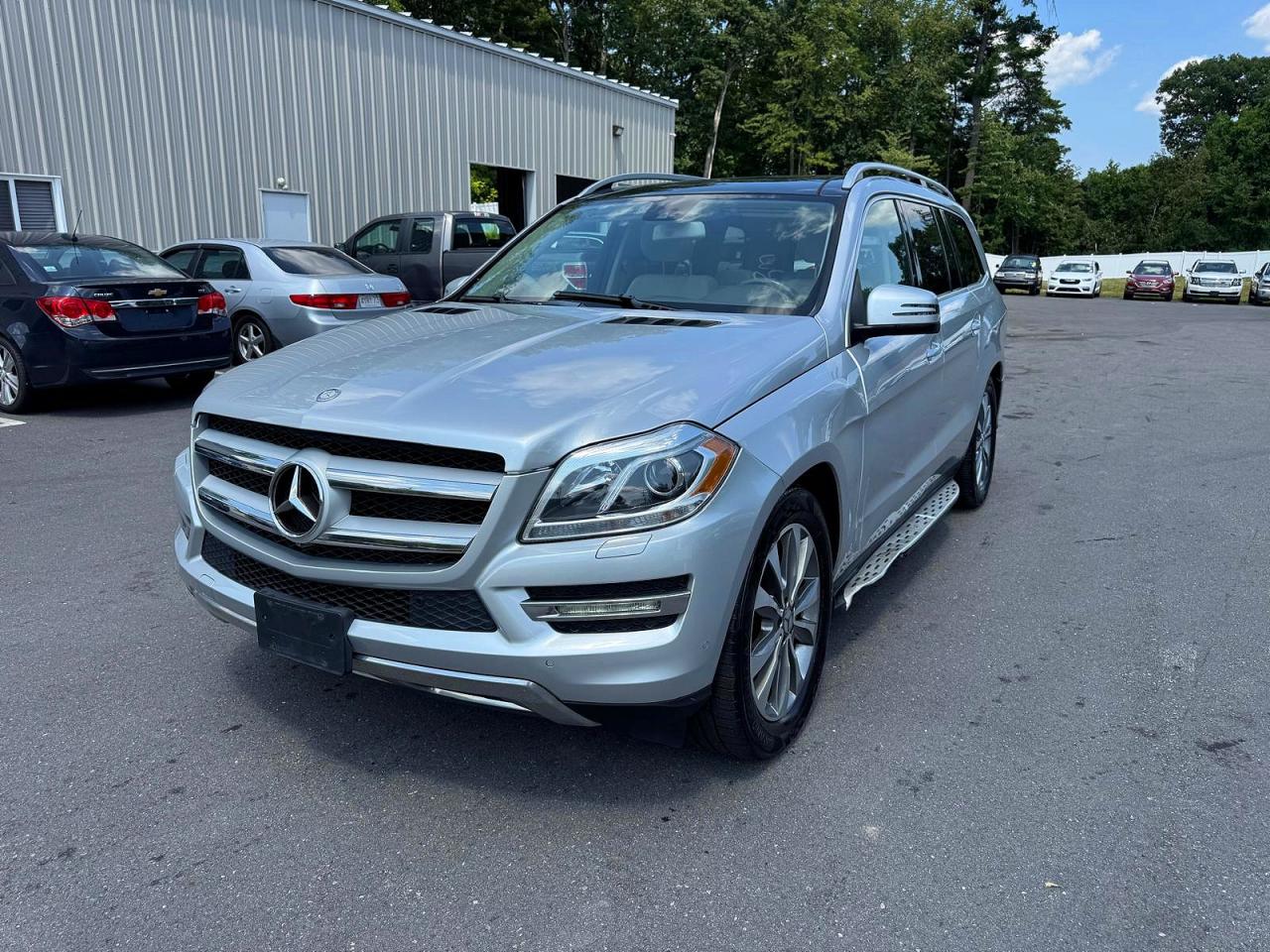2014 Mercedes-Benz GL 450, VIN 4JGDF7CE4EA419014 — Minor dents and scratches