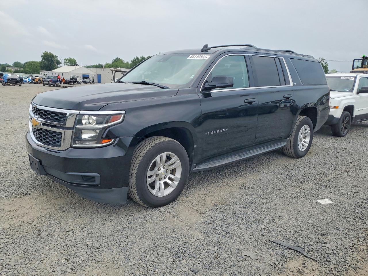 2018 Chevrolet Suburban LT, VIN 1GNSKHKC9JR101289 — Minor dents and scratches