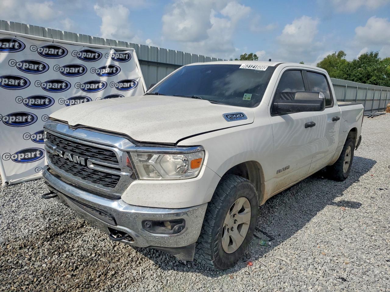 2023 Ram 1500 Big Horn, VIN 1C6SRFFT9PN508409 — Бок