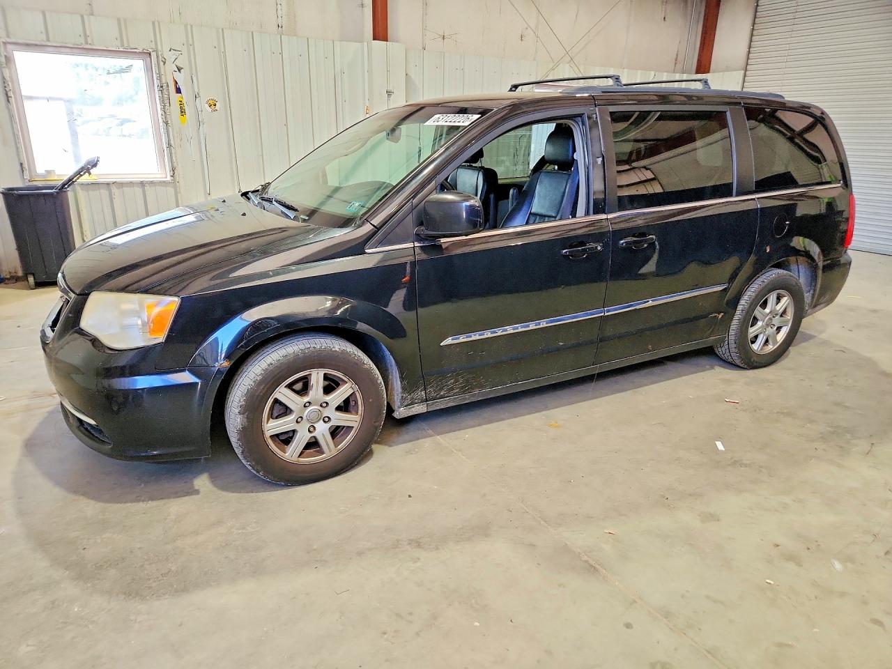 2012 Chrysler Town & Country Touring, VIN 2C4RC1BG8CR411476 — Перед