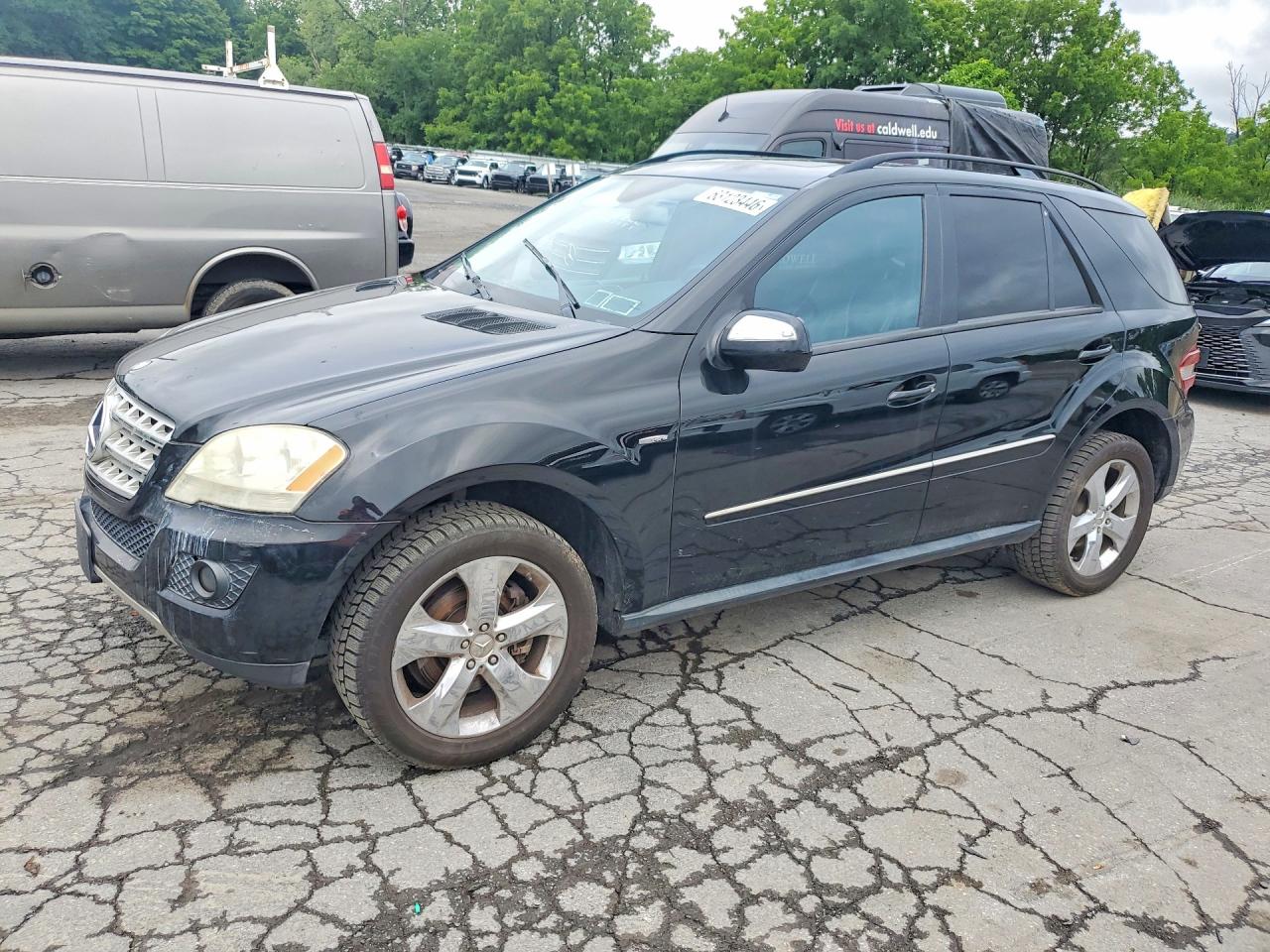 2009 Mercedes-Benz M 320, VIN 4JGBB25E69A501576 — Side