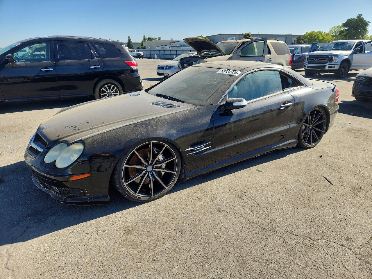 2005 Mercedes-Benz SL 500, VIN WDBSK76F65F096680 — Minor dents and scratches