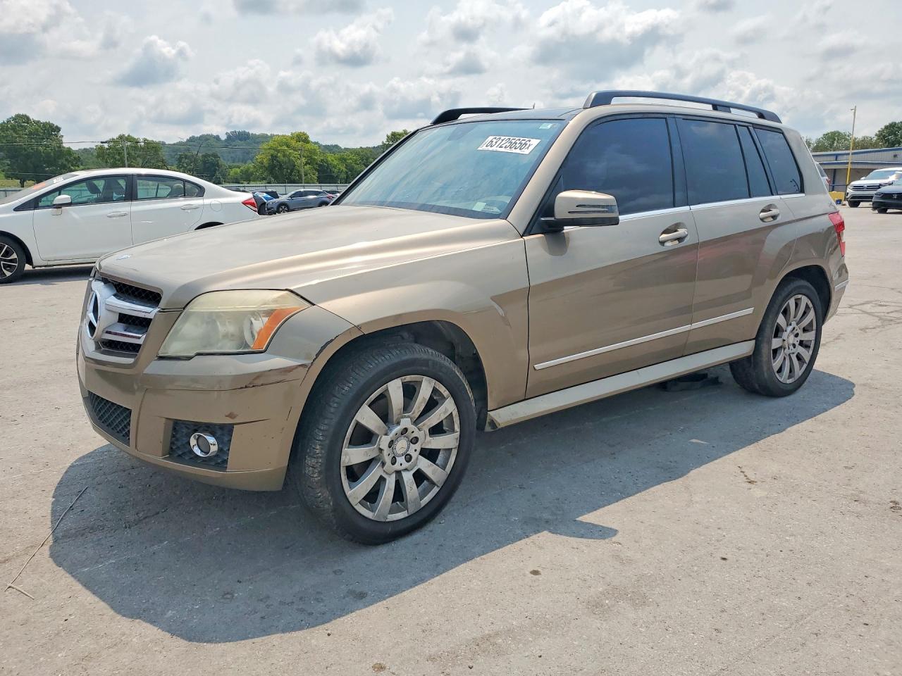 2010 Mercedes-Benz GLK 350, VIN WDCGG8HB1AF304509 — Minor dents and scratches