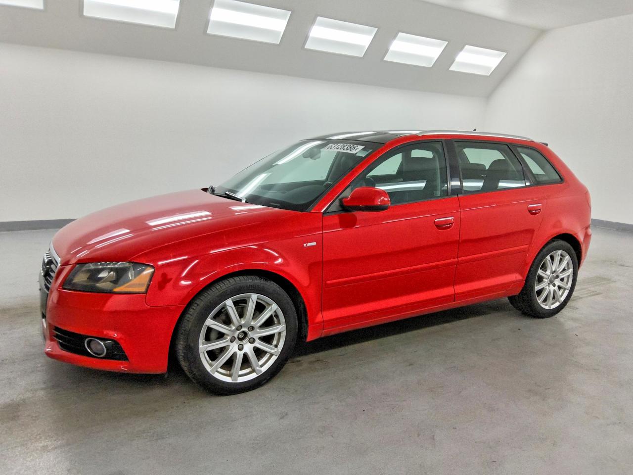 2013 Audi A3 Premium Plus, VIN WAUKJAFMXDA028018 — Мелкие вмятины и царапины