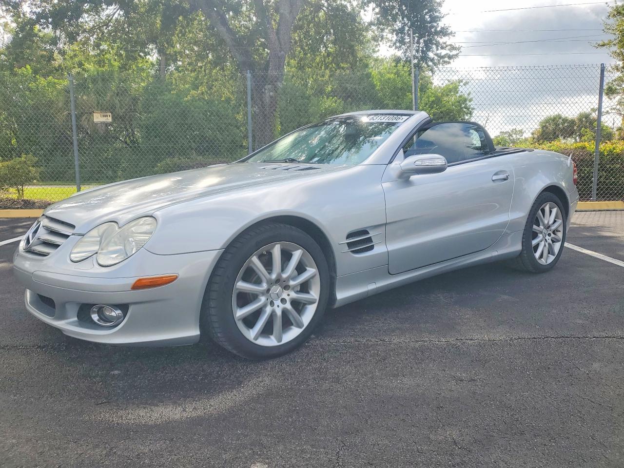 2007 Mercedes-Benz SL 550, VIN WDBSK71F97F133652 — Minor dents and scratches