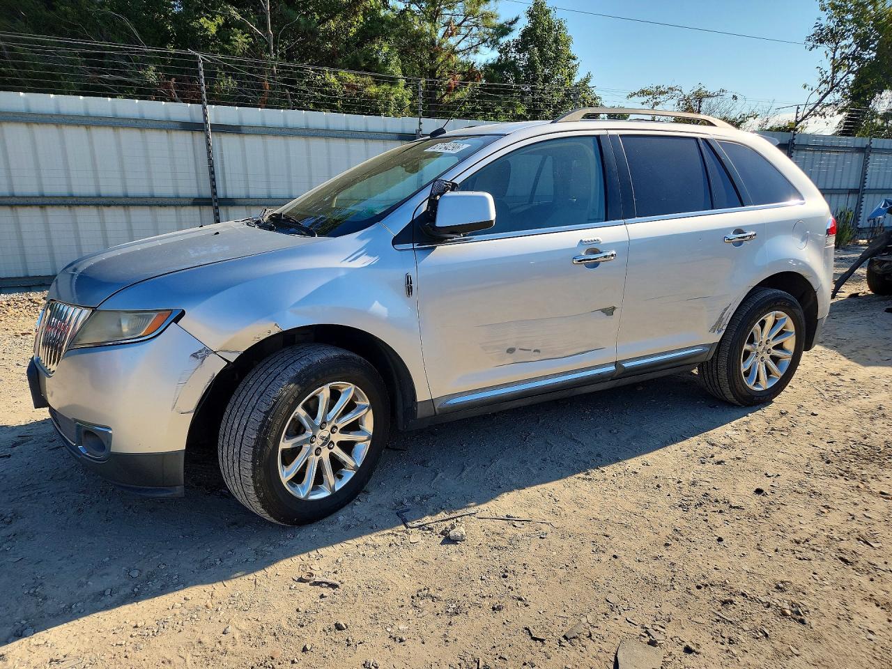 2011 Lincoln MKX, VIN 2LMDJ8JK7BBJ07447 — Перед