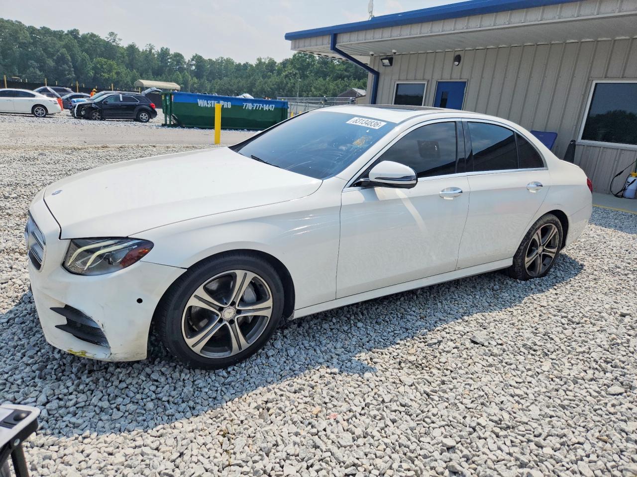2017 Mercedes-Benz E 300 Luxury, VIN WDDZF4JB5HA074376 — Minor dents and scratches