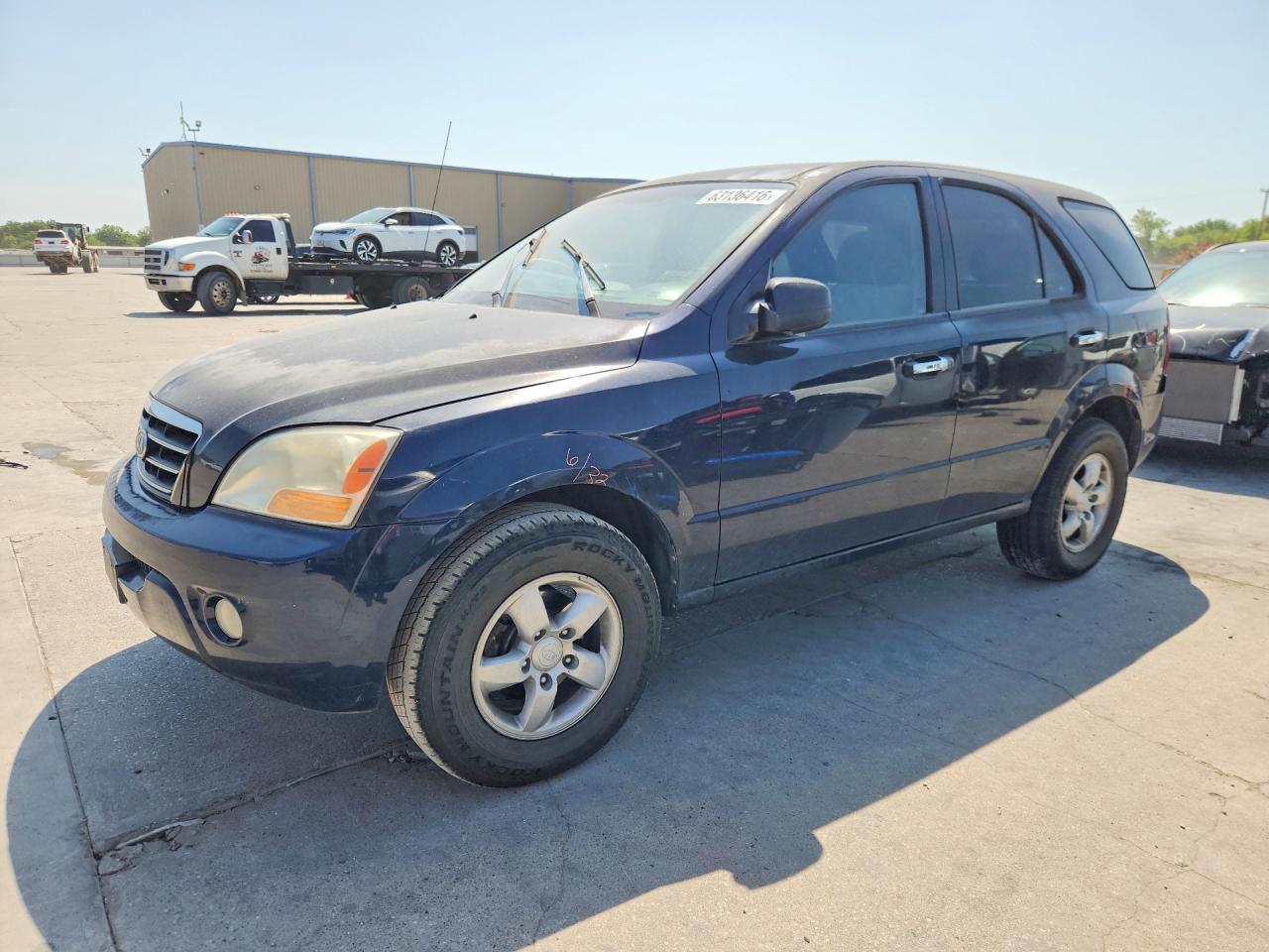 2008 Kia Sorento LX, VIN KNDJD735285846797 — Side