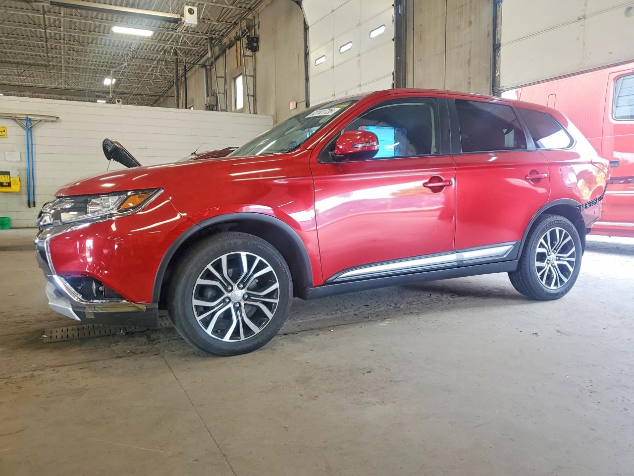 2018 Mitsubishi Outlander SE, VIN JA4AD3A32JZ023015 — Зад
