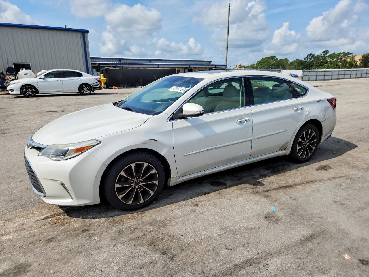 2016 Toyota Avalon XLE Premium, VIN 4T1BK1EB8GU208337 — Перед