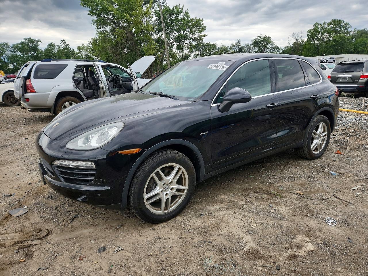 2013 Porsche Cayenne Diesel, VIN WP1AF2A26DLA37443 — Minor dents and scratches