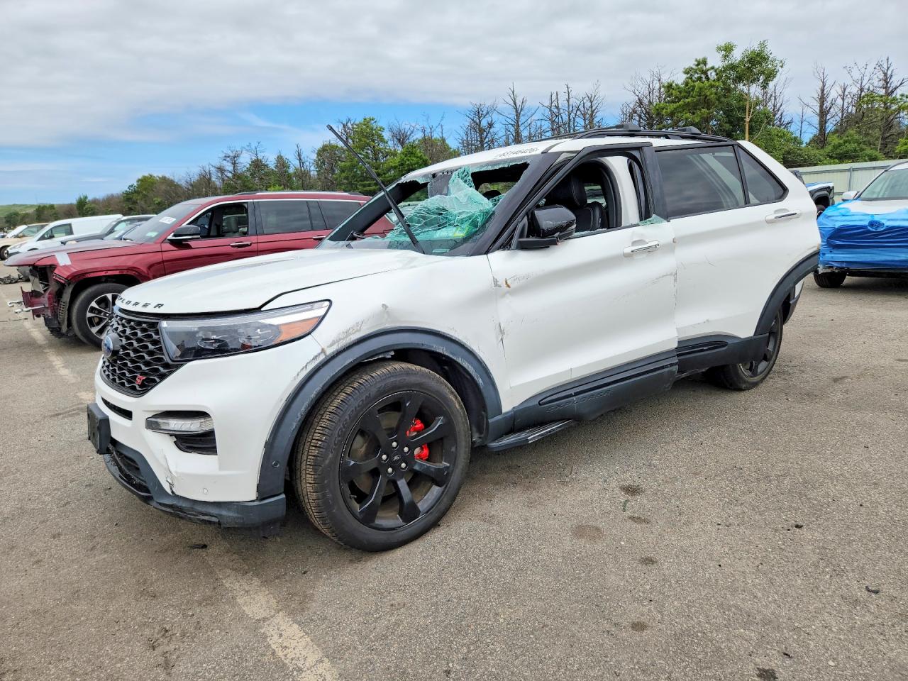 2022 Ford Explorer ST, VIN 1FM5K8GC2NGB01145 — Side