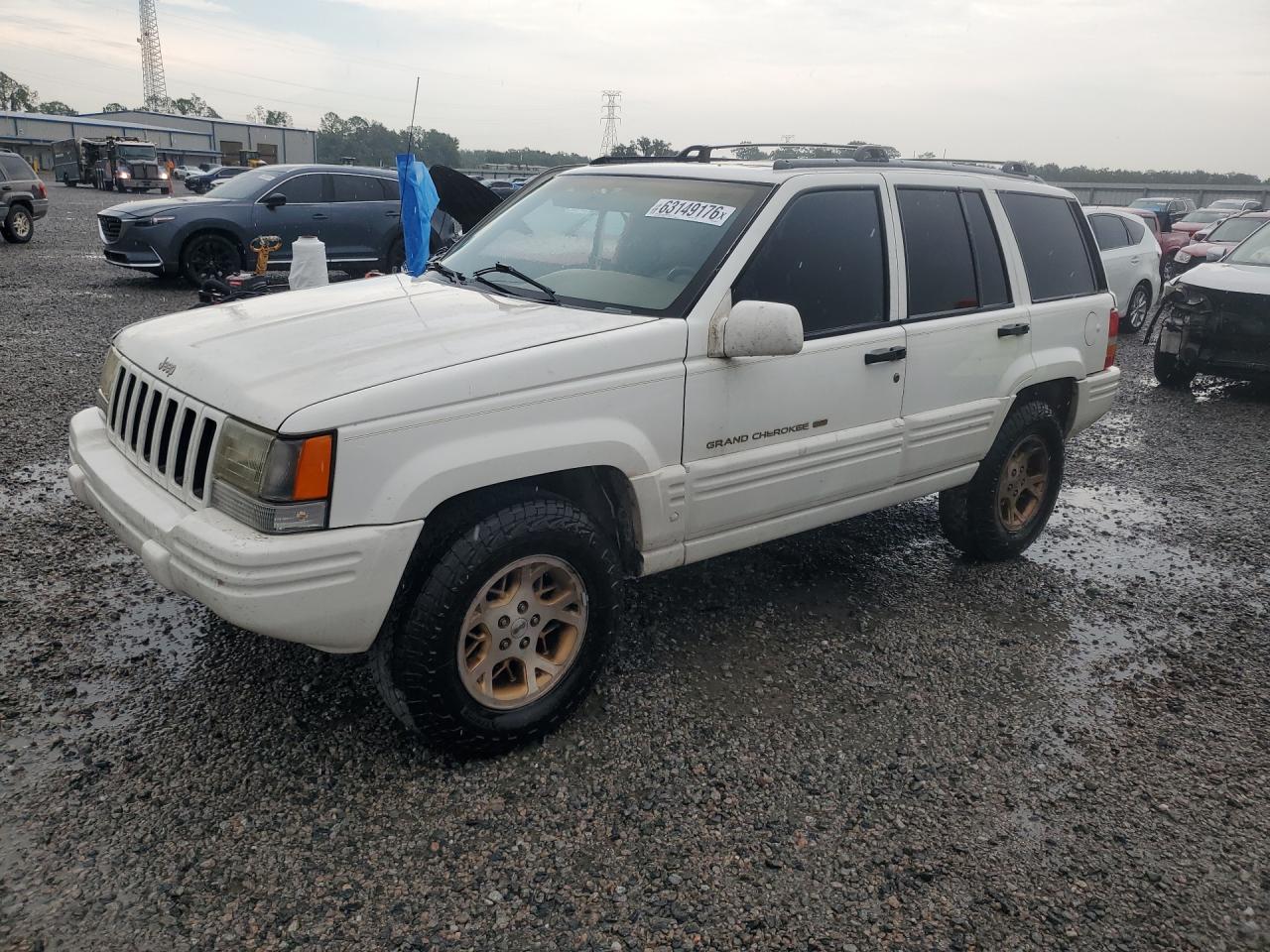 1998 Jeep Grand Cherokee Limited, VIN 1J4GX78Y7WC221027 — Side