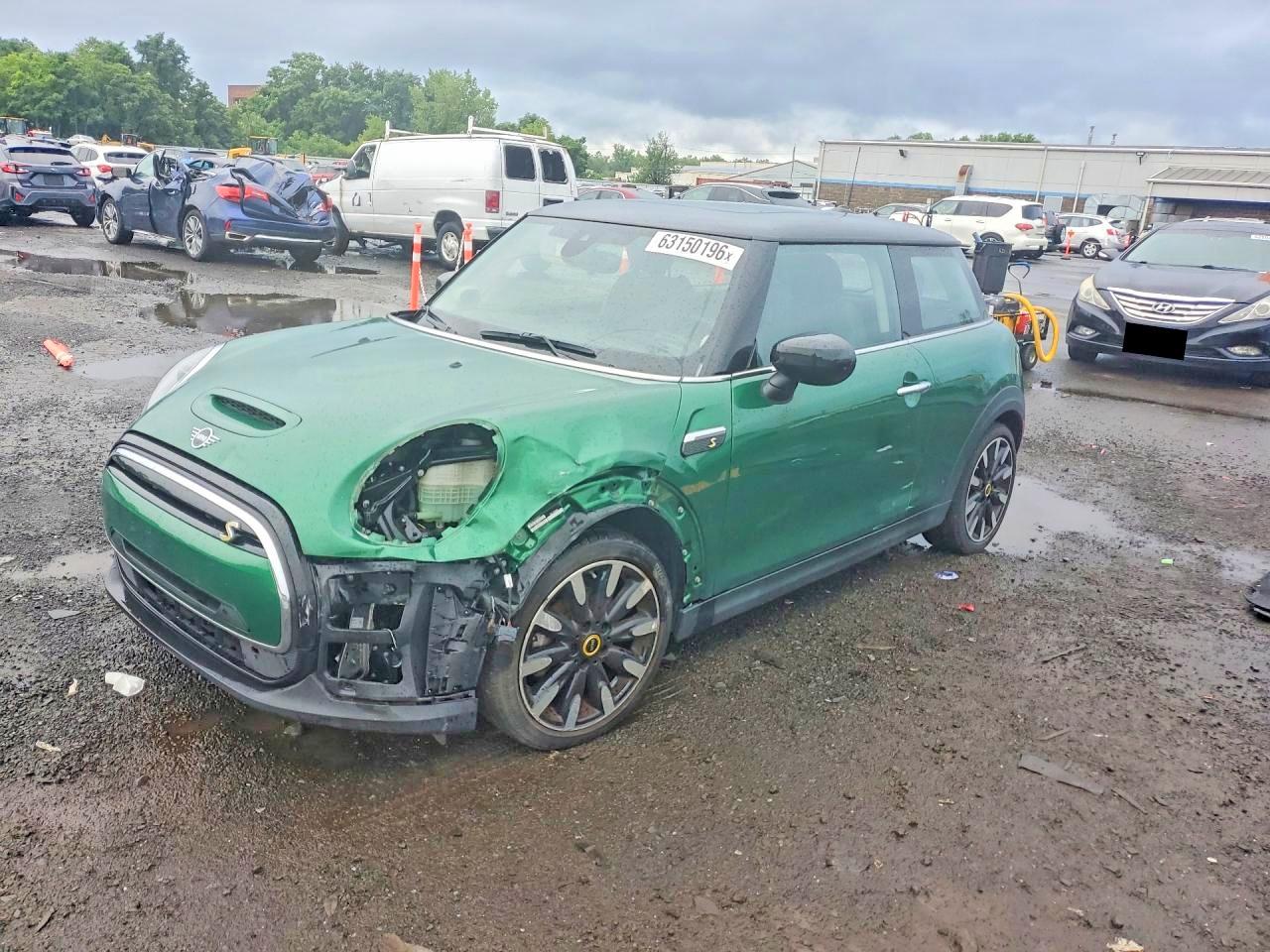 2023 MINI Hardtop Cooper SE, VIN WMW13DJ09P2S93569 — Front end