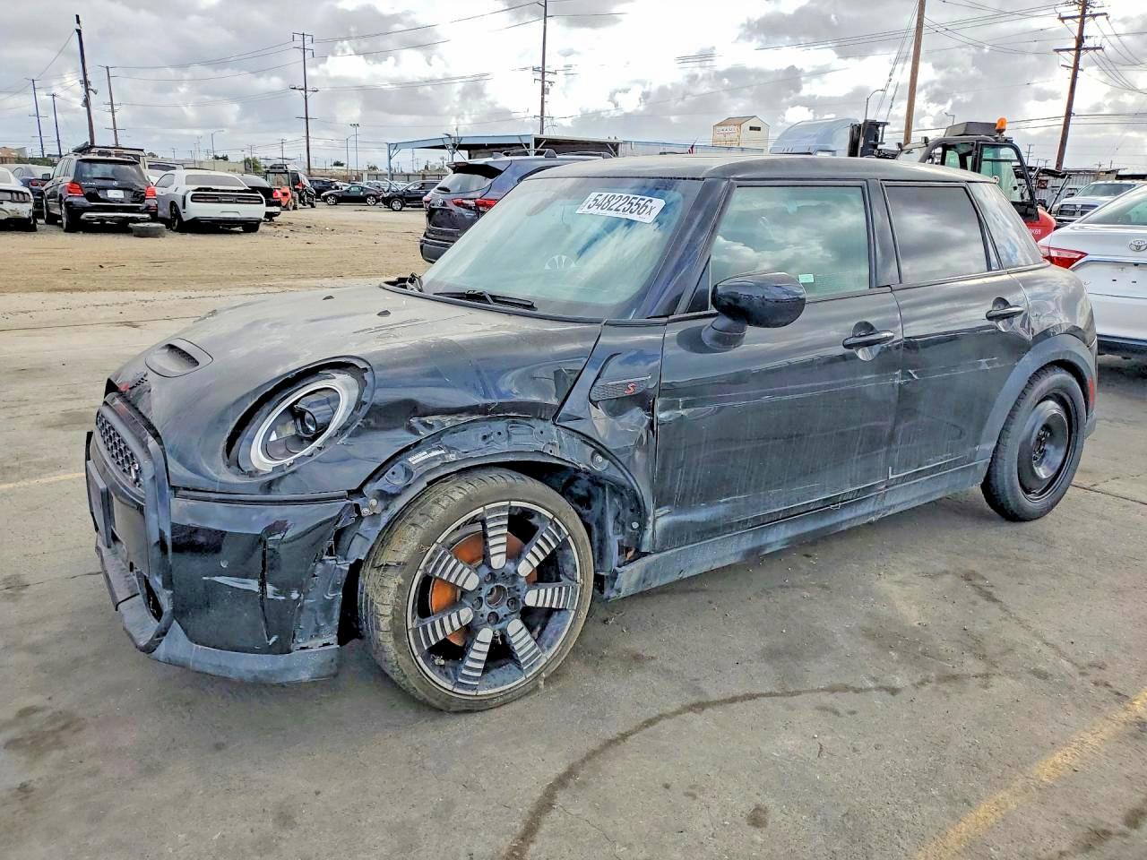 2023 MINI Hardtop 4 Door Cooper S, VIN WMW53DK00P2U17146 — Front end