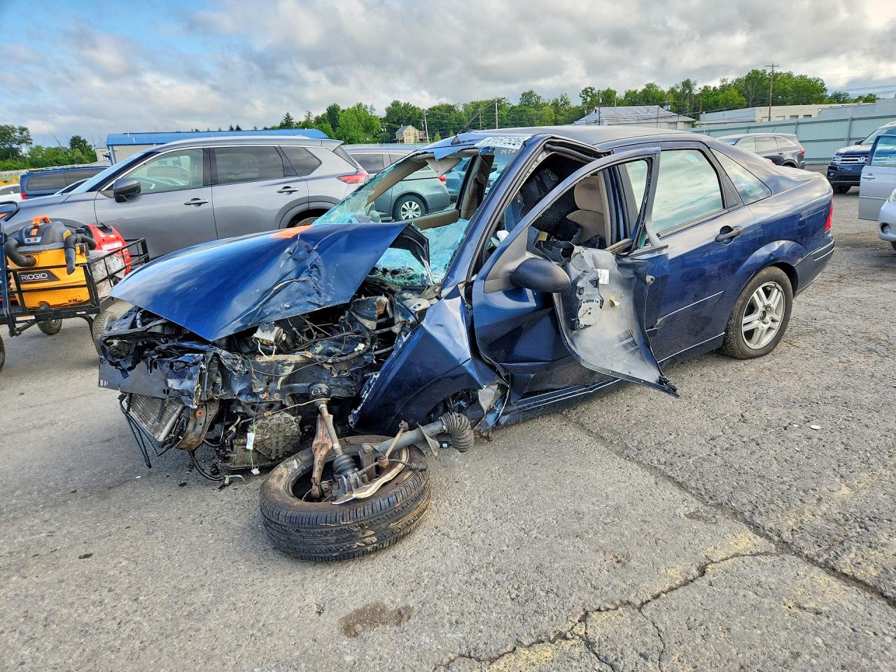 2003 Ford Focus SE, VIN 1FAFP34Z03W307188 — Front end