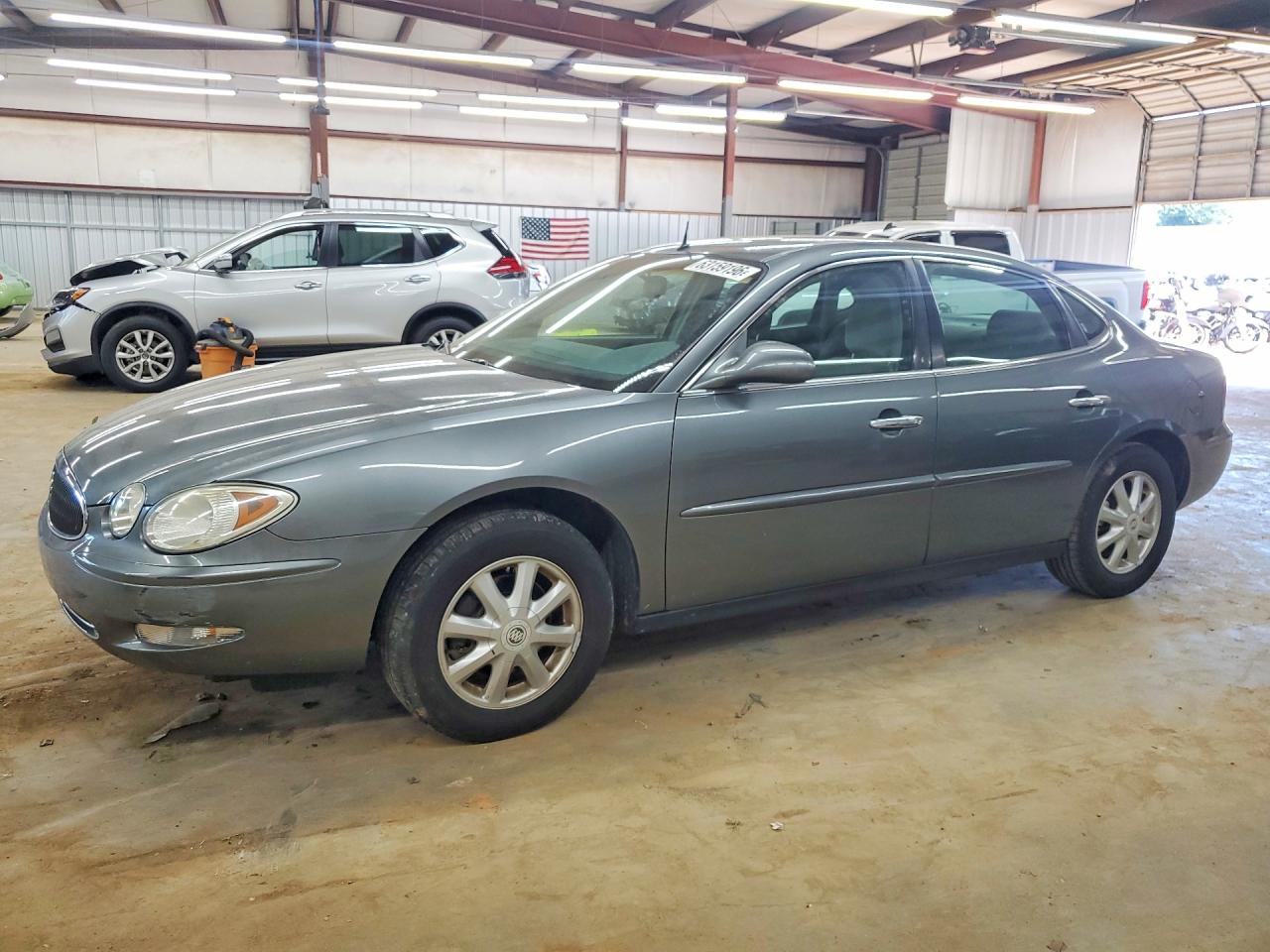 2005 Buick LaCrosse CX, VIN 2G4WC532051275211 — Бок
